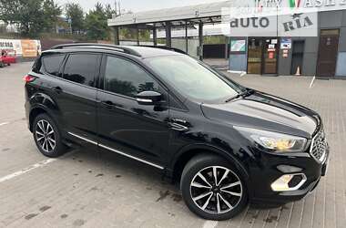 Позашляховик / Кросовер Ford Kuga 2017 в Рівному