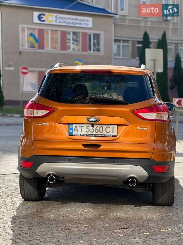 Позашляховик / Кросовер Ford Kuga 2015 в 
