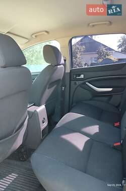 Внедорожник / Кроссовер Ford Kuga 2010 в 