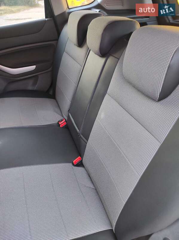 Внедорожник / Кроссовер Ford Kuga 2010 в Сребном