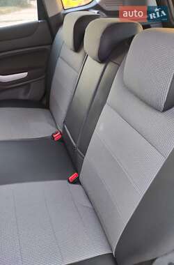 Внедорожник / Кроссовер Ford Kuga 2010 в 