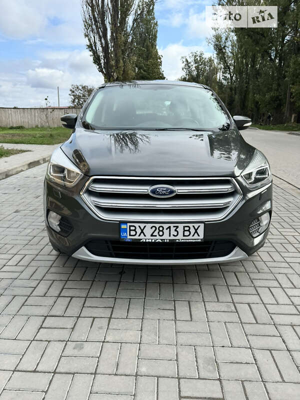 Внедорожник / Кроссовер Ford Kuga 2018 в Каменец-Подольском