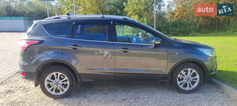 Позашляховик / Кросовер Ford Kuga 2019 в Івано-Франківську