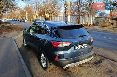 Внедорожник / Кроссовер Ford Kuga 2021 в 
