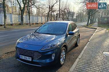 Внедорожник / Кроссовер Ford Kuga 2021 в 