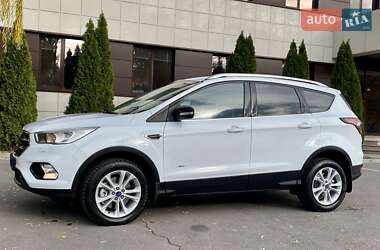 Внедорожник / Кроссовер Ford Kuga 2017 в Днепре