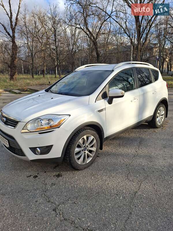 Позашляховик / Кросовер Ford Kuga 2012 в 