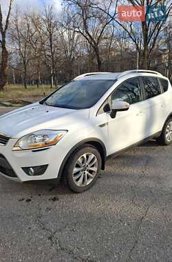 Позашляховик / Кросовер Ford Kuga 2012 в 