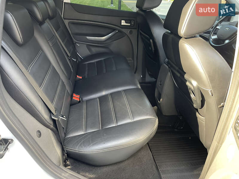 Внедорожник / Кроссовер Ford Kuga 2012 в Чернигове