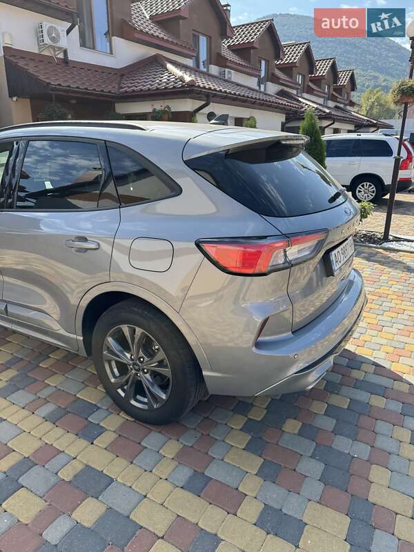 Внедорожник / Кроссовер Ford Kuga 2021 в Тячеве