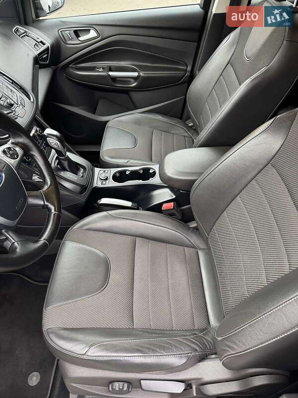 Внедорожник / Кроссовер Ford Kuga 2015 в Луцке