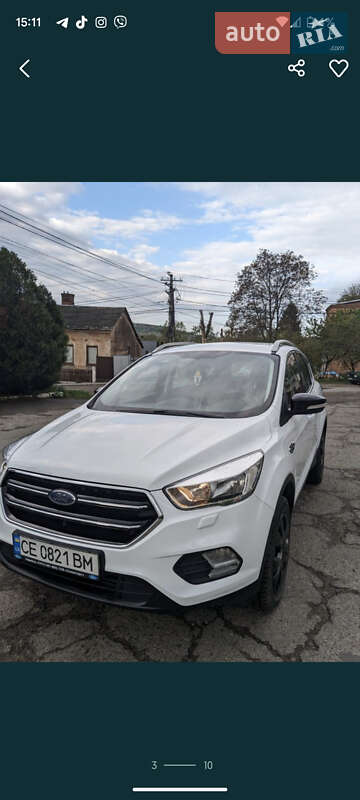 Позашляховик / Кросовер Ford Kuga 2017 в Чернівцях