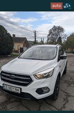 Позашляховик / Кросовер Ford Kuga 2017 в Чернівцях