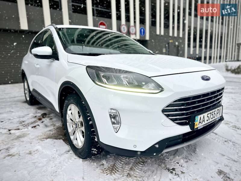 Внедорожник / Кроссовер Ford Kuga 2020 в Ирпене