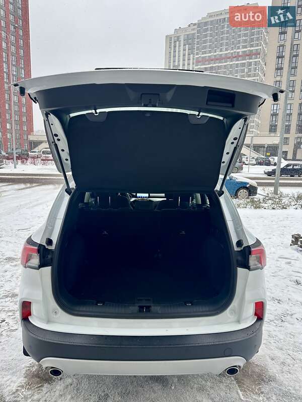 Внедорожник / Кроссовер Ford Kuga 2020 в Ирпене