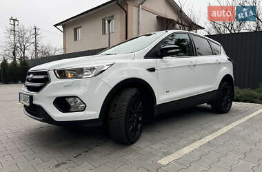 Внедорожник / Кроссовер Ford Kuga 2017 в Ирпене