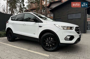 Внедорожник / Кроссовер Ford Kuga 2017 в Ирпене