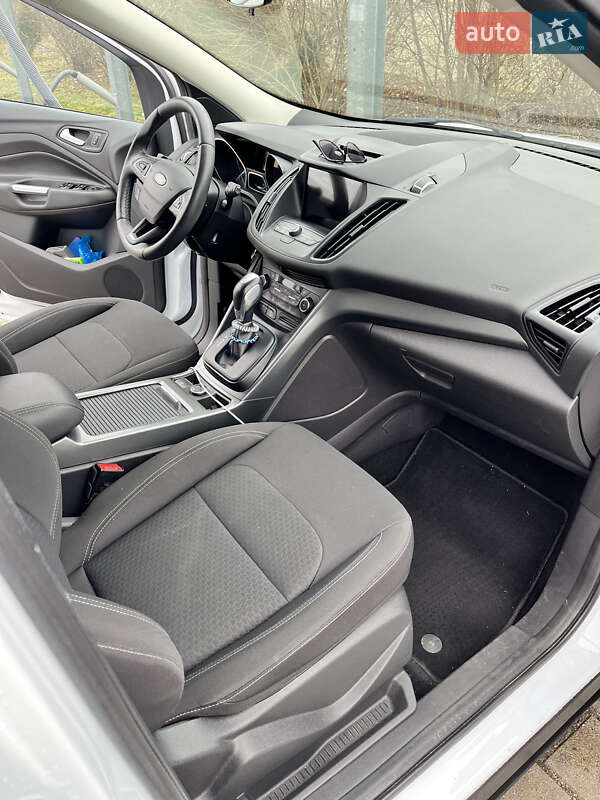 Внедорожник / Кроссовер Ford Kuga 2018 в Киеве фото 4 Внедорожник / Кроссовер Ford Kuga 2018 в Киеве