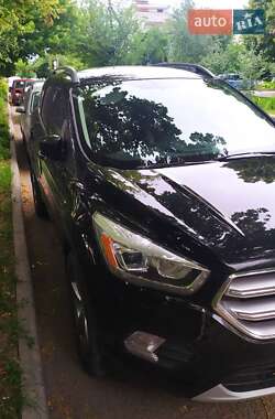 Внедорожник / Кроссовер Ford Kuga 2017 в 