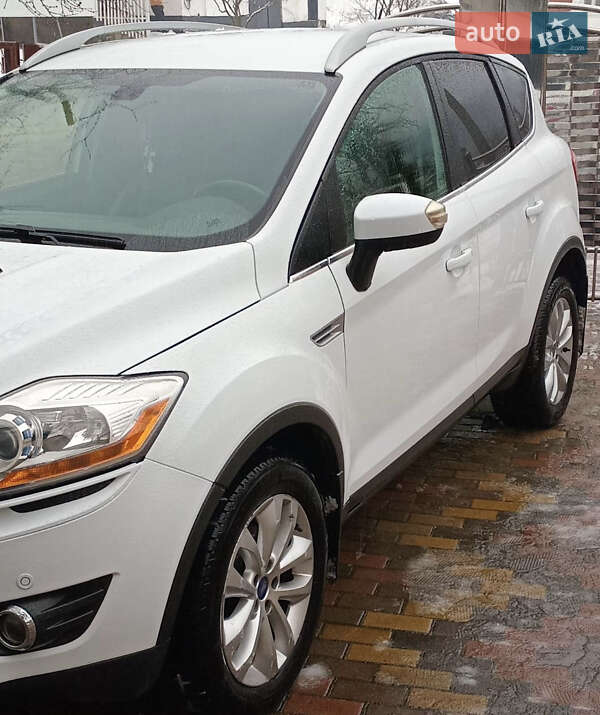 Внедорожник / Кроссовер Ford Kuga 2012 в Хусте
