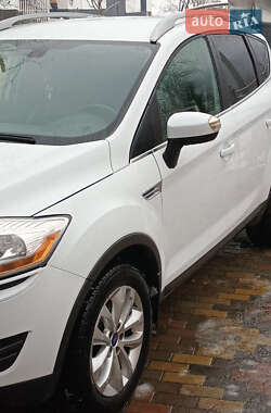Внедорожник / Кроссовер Ford Kuga 2012 в 