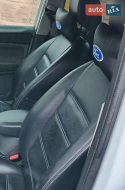 Внедорожник / Кроссовер Ford Kuga 2012 в 