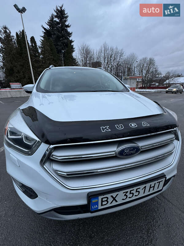 Внедорожник / Кроссовер Ford Kuga 2017 в Каменец-Подольском
