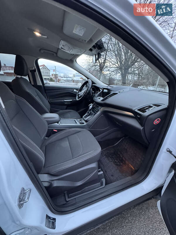 Внедорожник / Кроссовер Ford Kuga 2017 в Каменец-Подольском