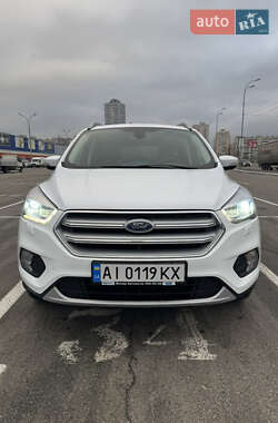 Позашляховик / Кросовер Ford Kuga 2019 в Києві