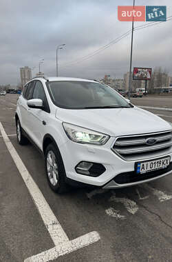 Позашляховик / Кросовер Ford Kuga 2019 в Києві