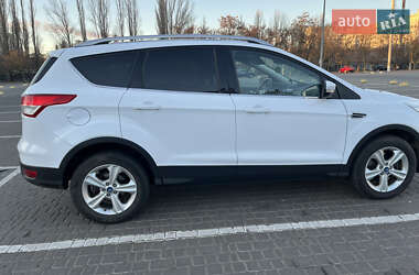 Позашляховик / Кросовер Ford Kuga 2015 в 