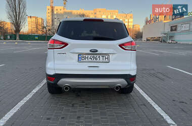 Позашляховик / Кросовер Ford Kuga 2015 в 
