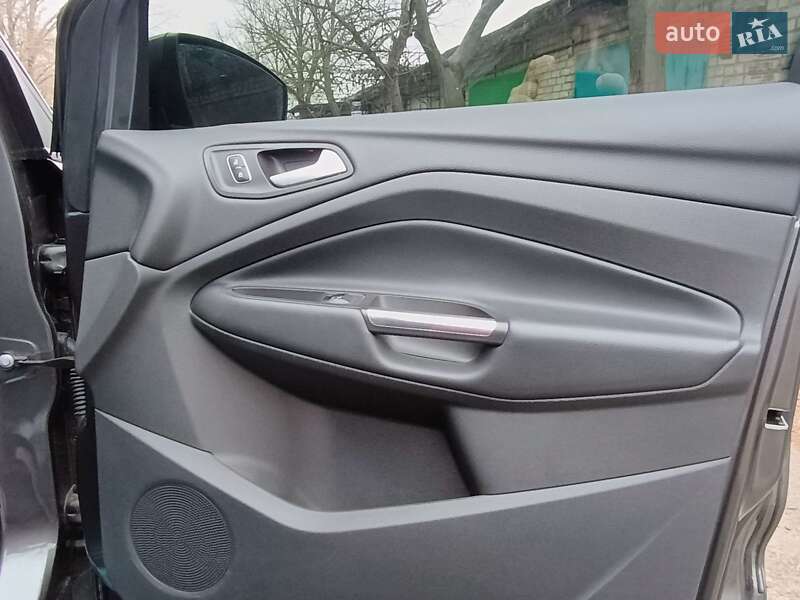 Внедорожник / Кроссовер Ford Kuga 2019 в Южноукраинске