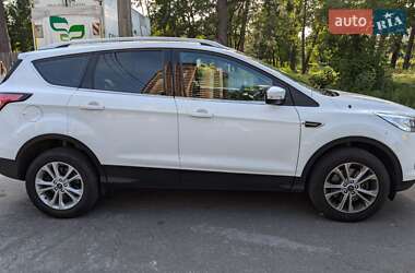 Внедорожник / Кроссовер Ford Kuga 2019 в 