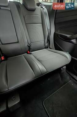 Внедорожник / Кроссовер Ford Kuga 2019 в 