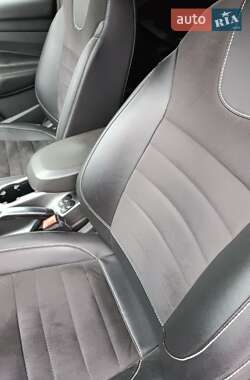 Внедорожник / Кроссовер Ford Kuga 2013 в 