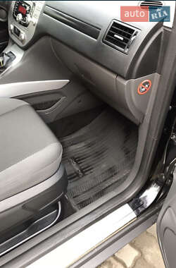 Внедорожник / Кроссовер Ford Kuga 2012 в 