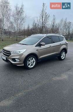 Внедорожник / Кроссовер Ford Kuga 2019 в 
