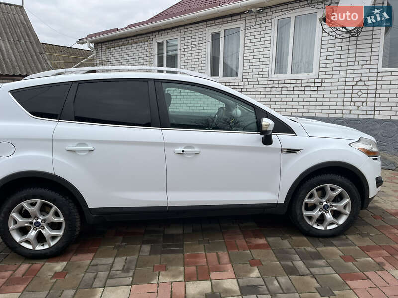 Позашляховик / Кросовер Ford Kuga 2011 в Томашполі