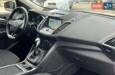 Внедорожник / Кроссовер Ford Kuga 2017 в Львове