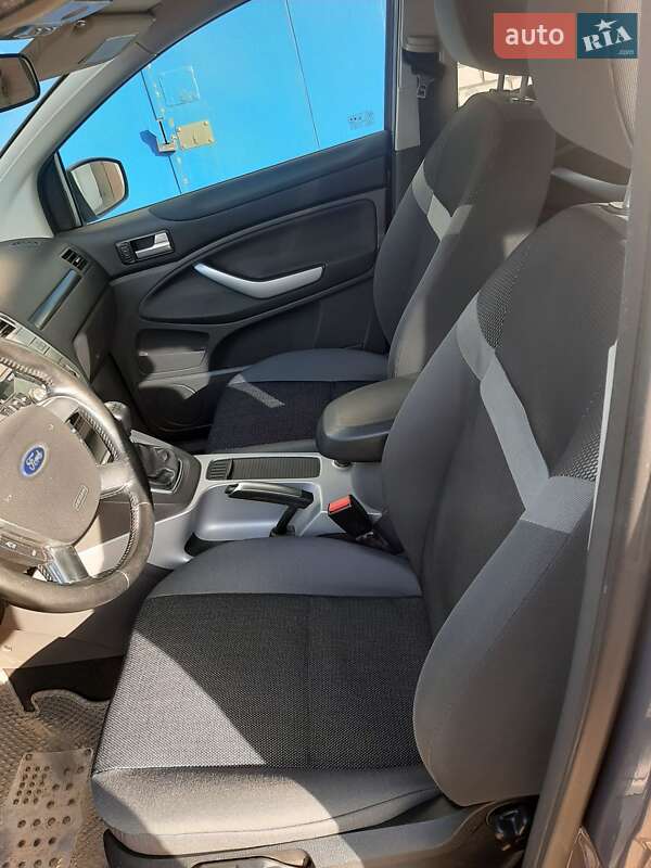 Внедорожник / Кроссовер Ford Kuga 2012 в Вараше фото 3 Внедорожник / Кроссовер Ford Kuga 2012 в Вараше