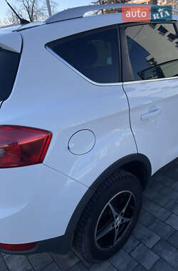 Внедорожник / Кроссовер Ford Kuga 2012 в 