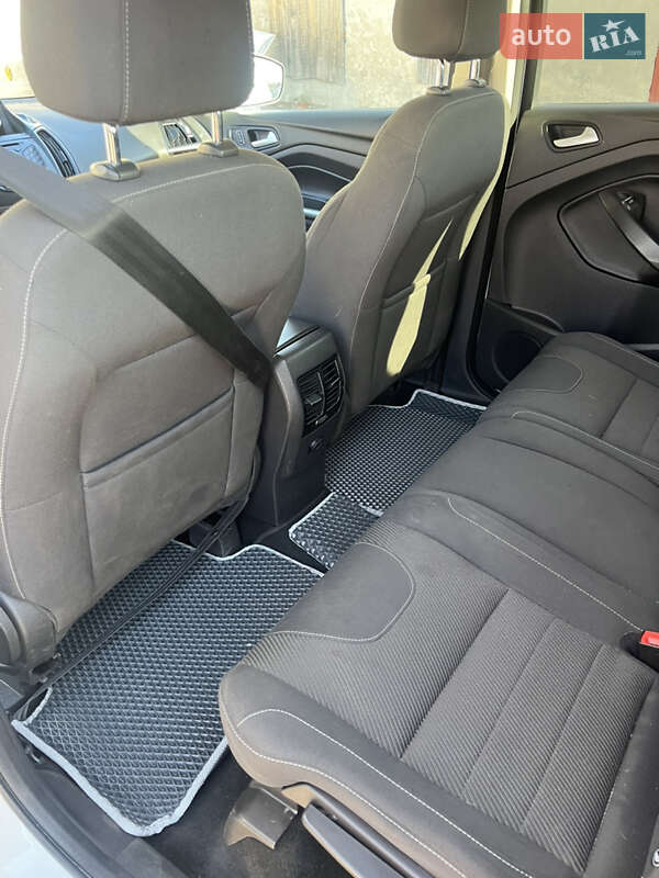 Внедорожник / Кроссовер Ford Kuga 2015 в Ирпене