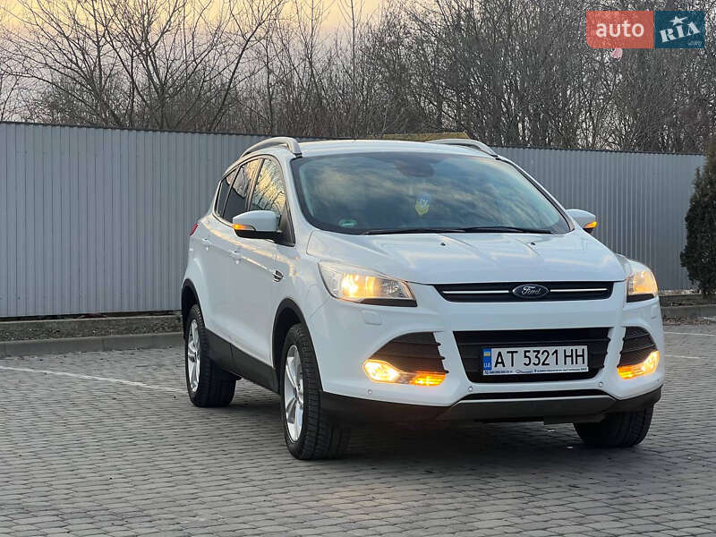 Внедорожник / Кроссовер Ford Kuga 2016 в Ивано-Франковске