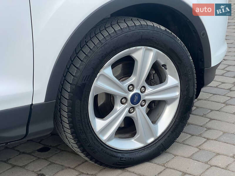 Внедорожник / Кроссовер Ford Kuga 2016 в Ивано-Франковске