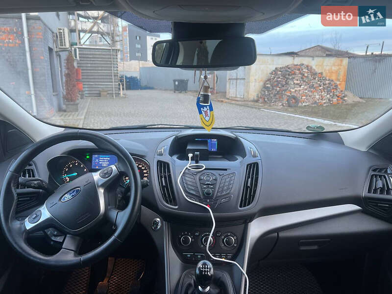 Внедорожник / Кроссовер Ford Kuga 2016 в Ивано-Франковске