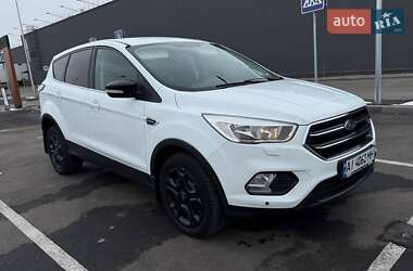 Внедорожник / Кроссовер Ford Kuga 2017 в Боярке