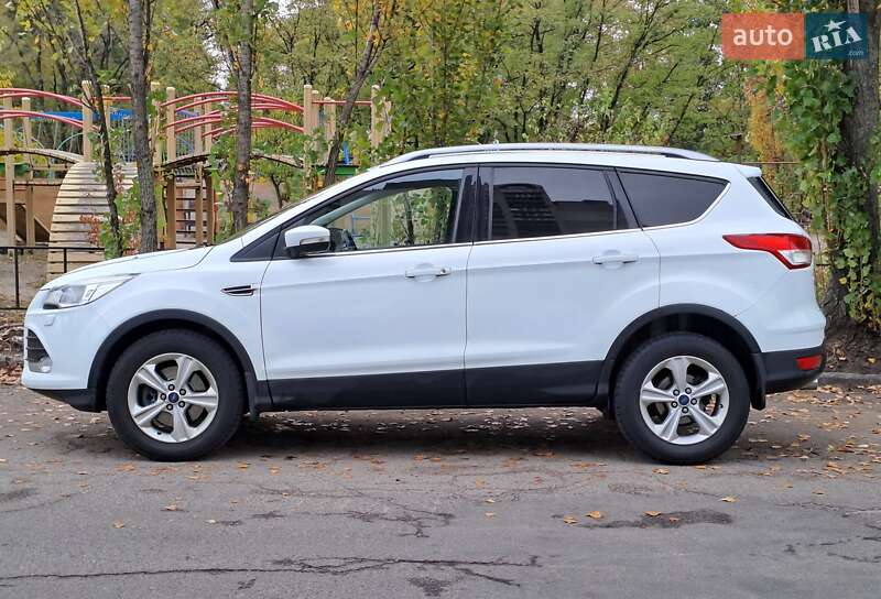 Внедорожник / Кроссовер Ford Kuga 2016 в 