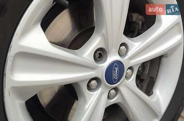 Внедорожник / Кроссовер Ford Kuga 2016 в Староконстантинове
