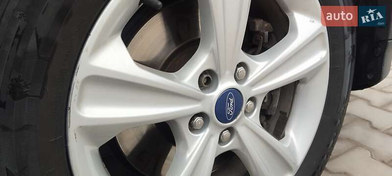 Внедорожник / Кроссовер Ford Kuga 2016 в Староконстантинове